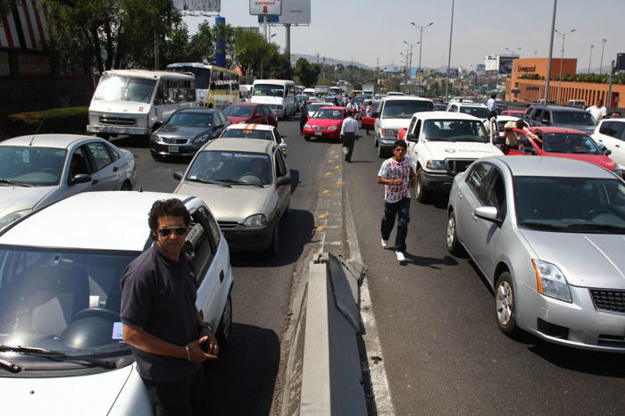 accidente en autopista méxico-querétaro: continúa el tráfico con más de 10 km