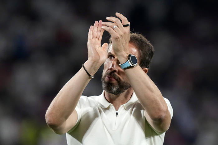cups thrown at england manager gareth southgate after 0-0 draw with slovenia