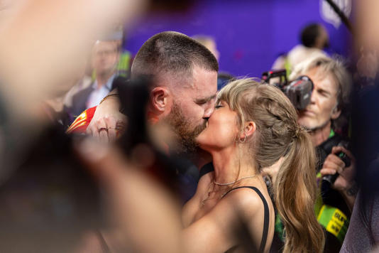 Travis Kelce and Taylor Swift kissing after he won the Super Bowl.