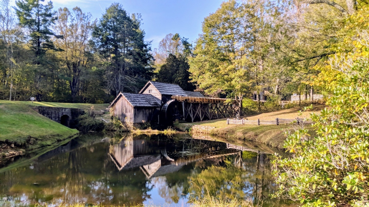<p>This is one of the most popular stops on the entire drive. A vintage water-powered mill in perfect working order is the main attraction here. During really cold winters, the water sometimes freezes and the mill’s wheel is draped in huge icicles.</p>