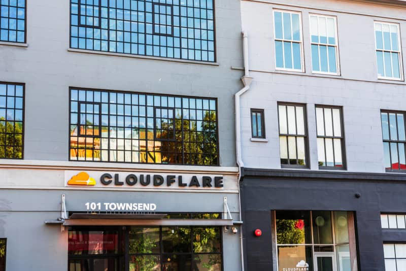 cloudflaren osakekurssiennuste: voiko se saavuttaa jälleen 100 dollaria?