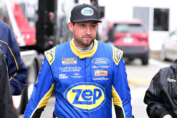 chase briscoe officially signs with joe gibbs racing for 2025