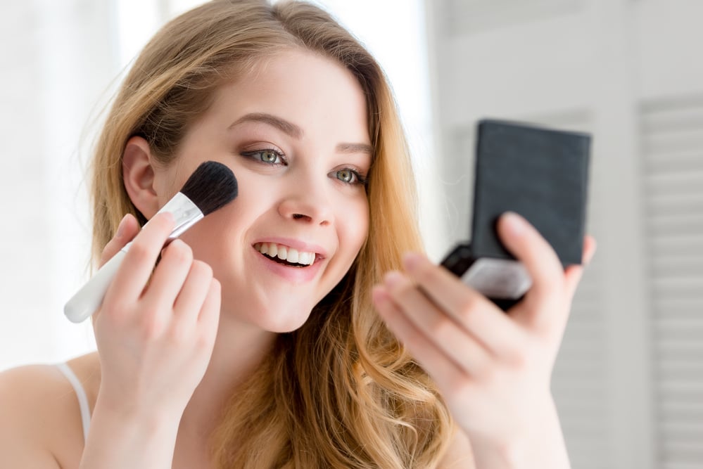 <p>A compact mirror is a must when you travel. You can never be sure that you will have a mirror with decent light where you stay. I often take my mirror out into natural light or do it in the car if we are in a rush!</p><p>I have one compact mirror that take with me but it isn’t anything revolutionary. I would say that the best compact mirror is the one that comes with your pressed powder.</p>