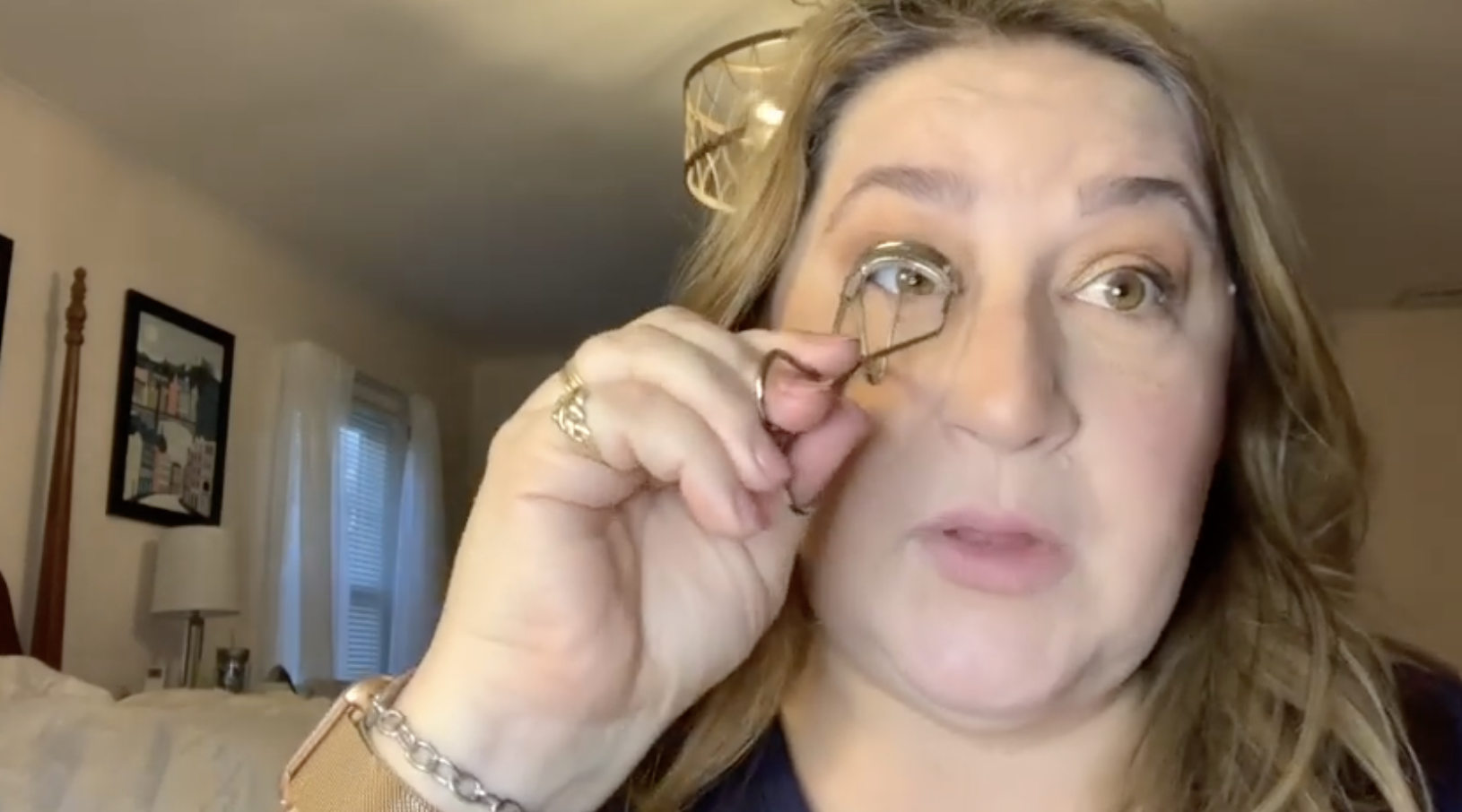 <p>If you want to see how I use the make up I take on vacation, here is a link to a tutorial and I show the actual things I have packed in my travel makeup.</p><p><a href="https://www.youtube.com/watch?v=Q4ZZ_e2TKx4">Tutorial Number 1</a></p><p><a href="https://www.youtube.com/watch?v=Q4ZZ_e2TKx4">Tutorial Number 2</a></p>