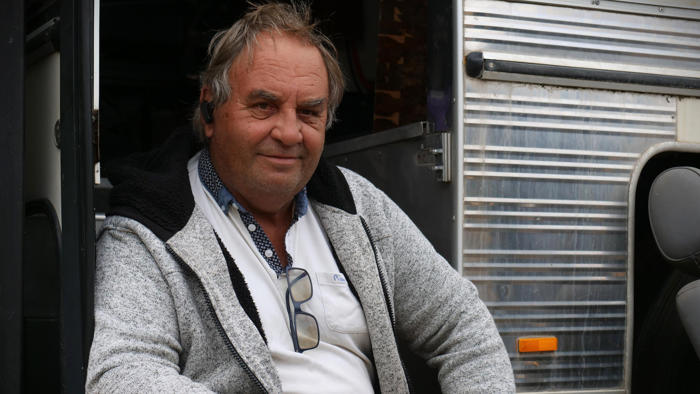 darkan pensioner danny reinhold allowed to keep living in his bus after wa minister intervenes
