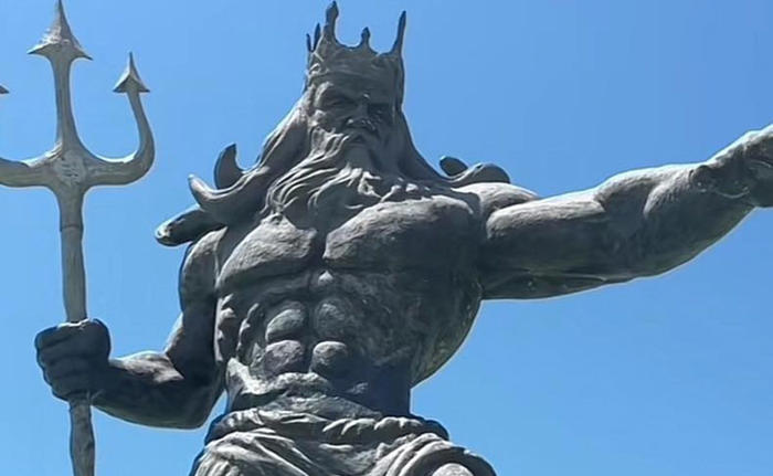 yucatán: causa polémica en redes sociales estatua de poseidón; aseguran que desató la furia del dios maya chac
