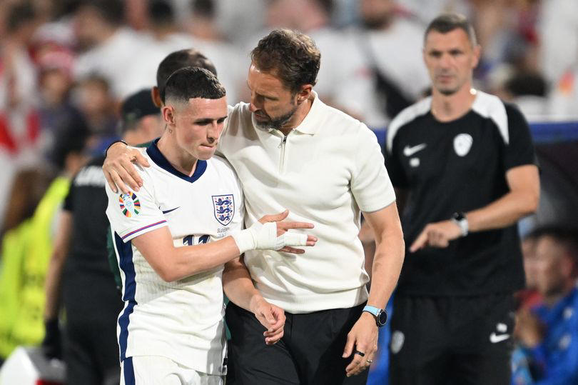 england fans turn on gareth southgate as euro 2024 dream threatened with early end