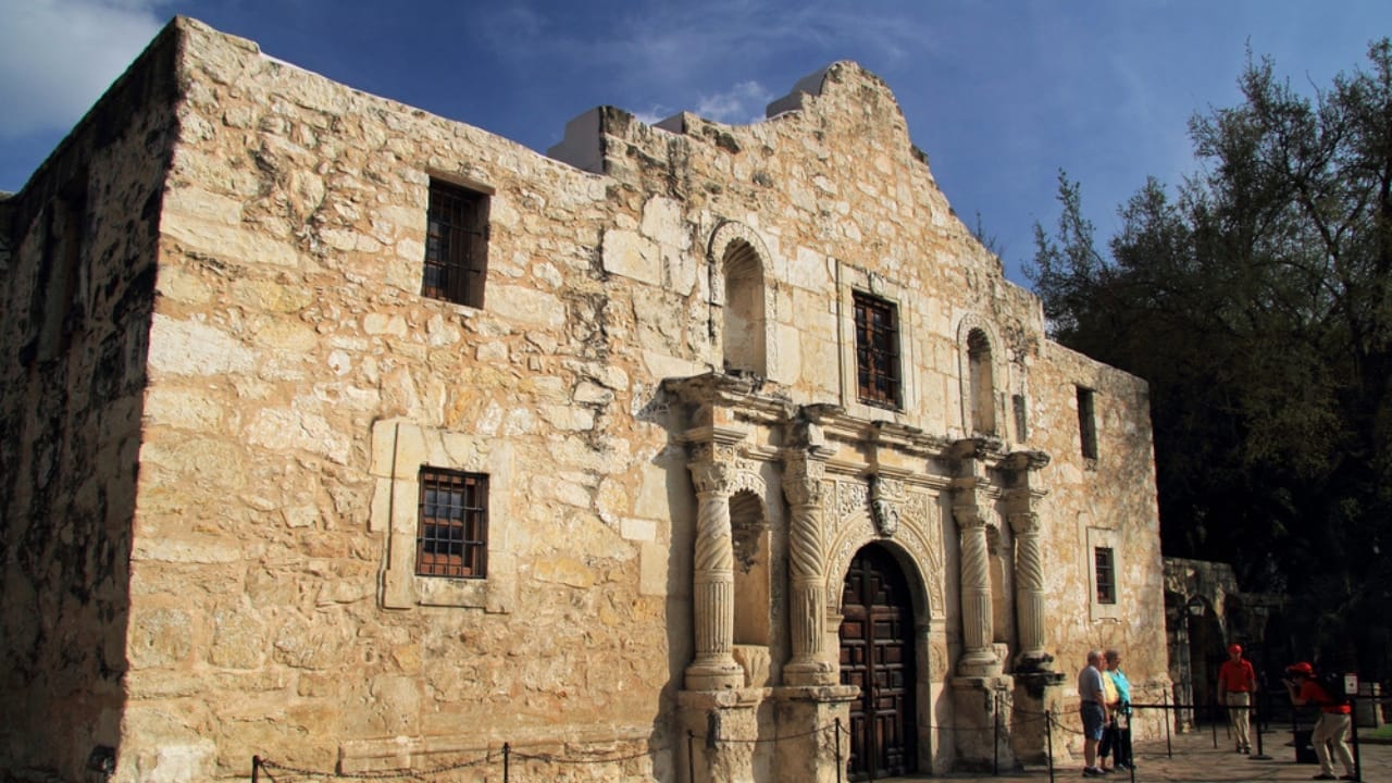 <p>The Alamo, originally known as Mission San Antonio de Valero, is a historic site and symbol of Texan independence. Located in downtown San Antonio, it attracts over 2.5 million visitors annually</p> <p>Despite its historical significance, the Alamo itself is smaller than many expect, and the surrounding area is heavily commercialized with numerous tourist shops and attractions. The crowds can be overwhelming, especially during peak seasons, making it hard to fully appreciate the site’s historical importance.</p>