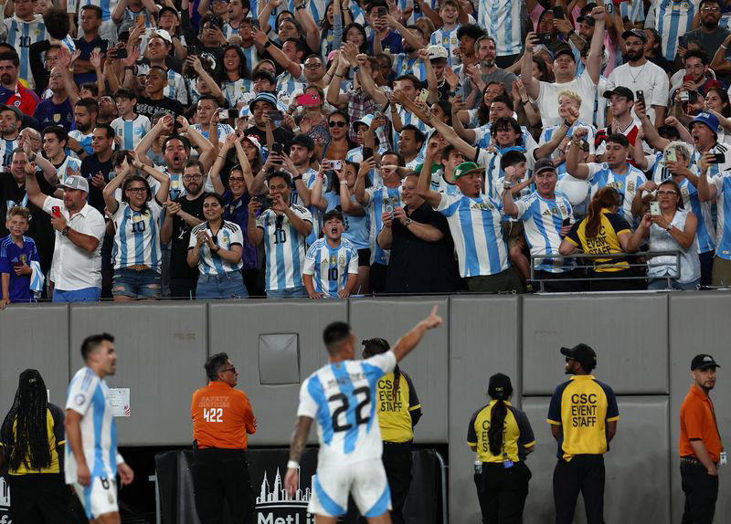 argentina gana a chile con agónico gol de lautaro martínez y clasifica a cuartos de copa américa