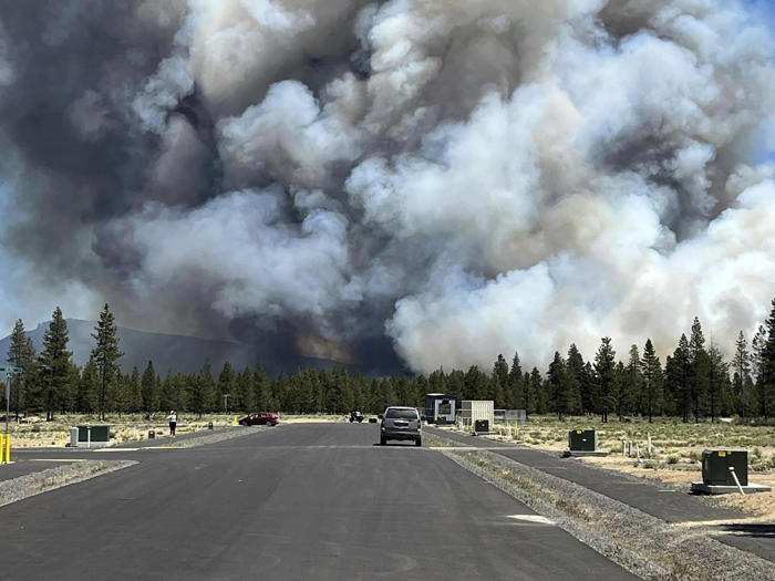 gusty winds help spread fast growing central oregon wildfire and prompt evacuations