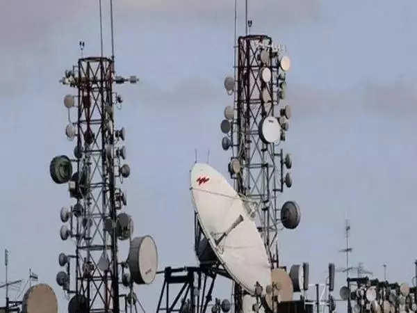 telcos place rs 11,000 crore bids for spectrum