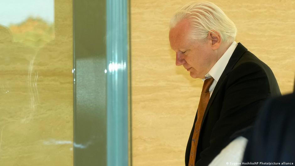 julian assange plea deal hearing begins