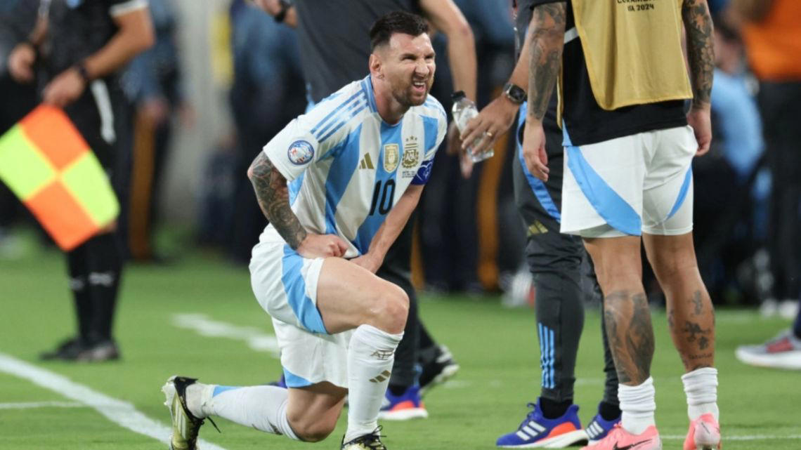 preocupación en argentina: qué fue lo que le pasó a lionel messi en el marco del partido ante chile
