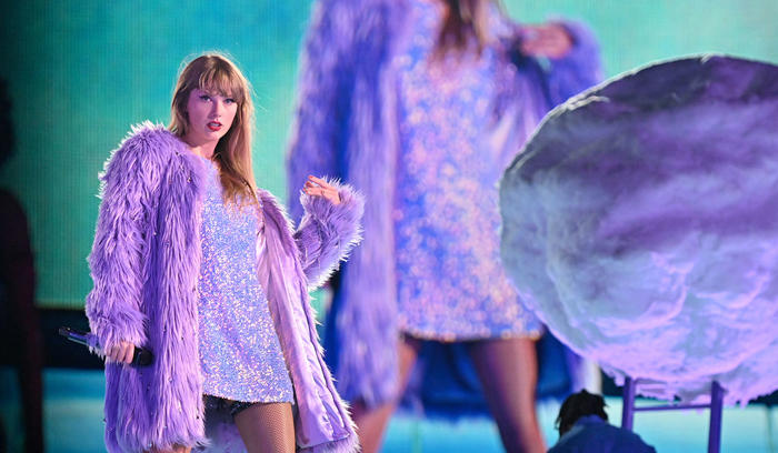 how to, check your inboxes, swifties! how to get last minute tickets for taylor swift's dublin gigs