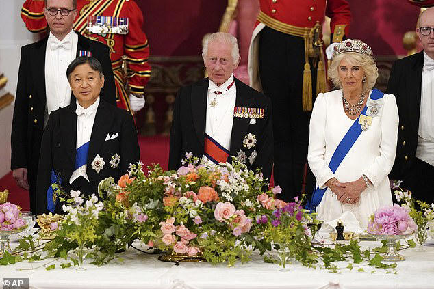 sunak and starmer miss england's bore draw to attend palace banquet