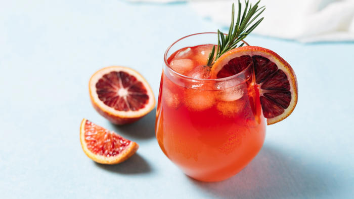amazon, aperol paloma: dieser sommer-cocktail löst den aperol spritz ab