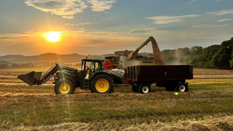modernizace dorazila i do zemědělství: na farmě sledují traktory satelitem