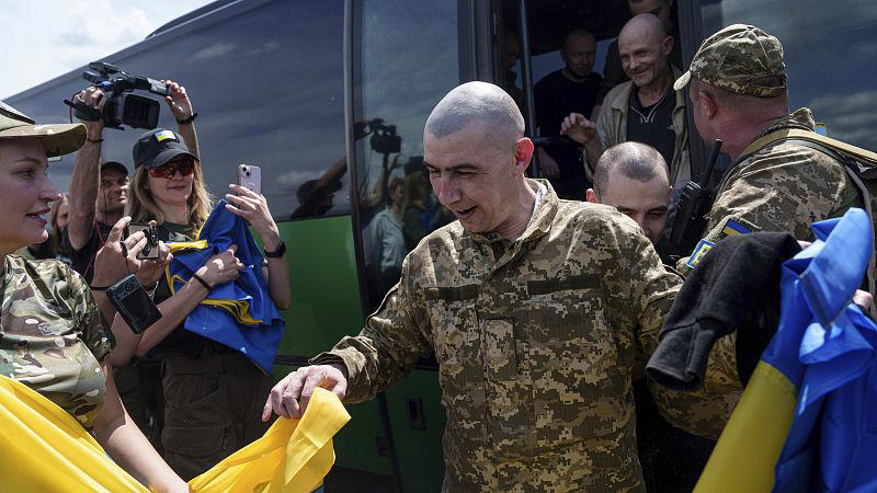 ukraine and russia exchange 90 prisoners of war each