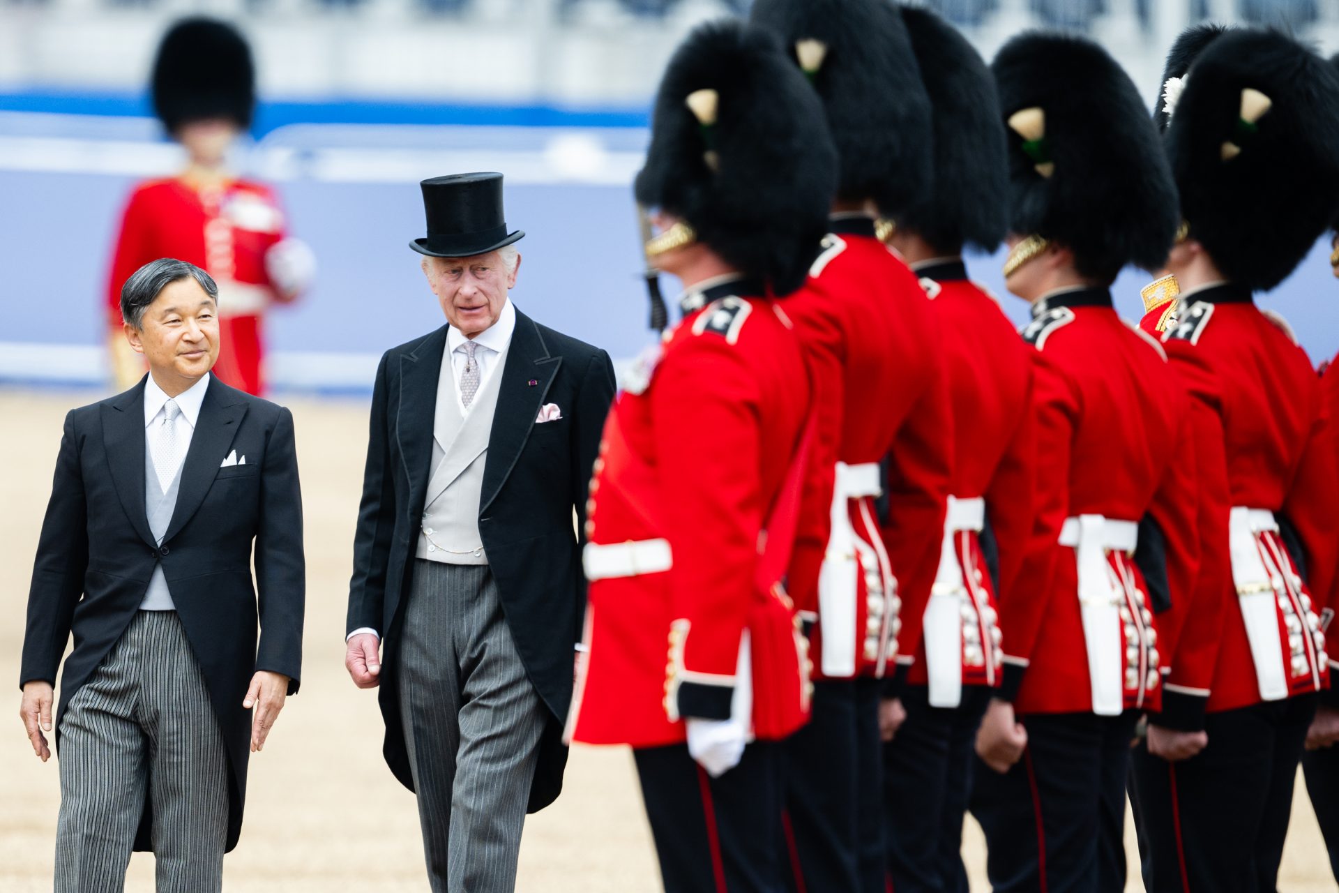 Las imágenes del encuentro entre Carlos III y el emperador de Japón