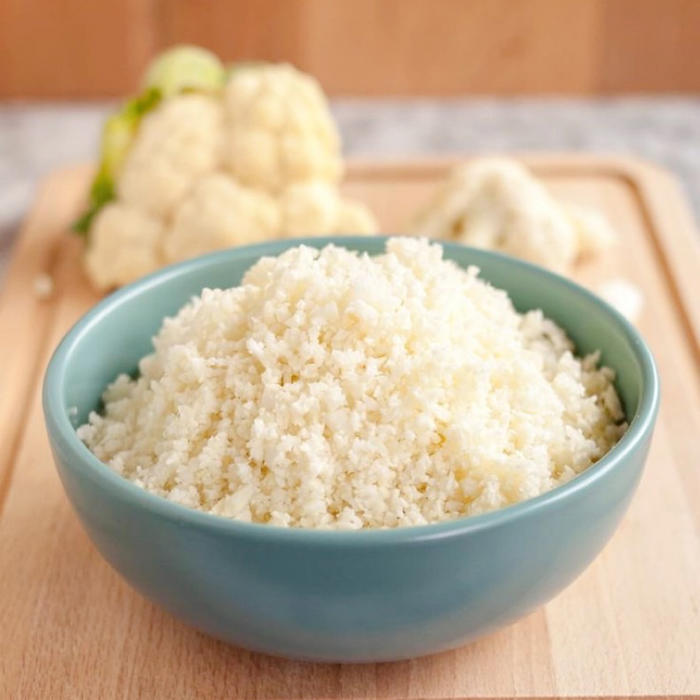 白飯替代品，就選花椰菜米！含醣量跟熱量，只有白飯的1/6，推薦花椰菜飯食譜一學就會