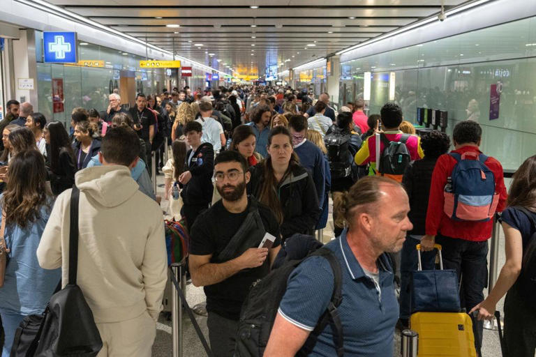 British Airways' IT failure left passengers 'stranded on planes' and massive queues of travellers spread across the airport on Tuesday night (June 25). Picture by Carl Court/Getty Images