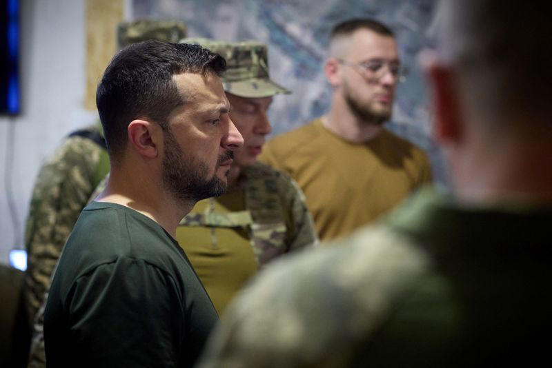 zelenski presenta el nuevo comandante de las fuerzas conjuntas a las tropas ucranianas