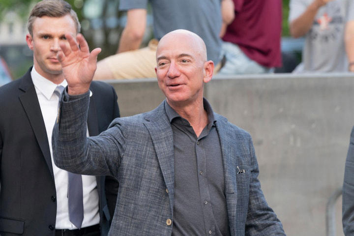 It Costs $25 Million A Year To Keep Jeff Bezos' $500 Million Luxury Superyacht Afloat — But He Earns That In Just 3 Hours