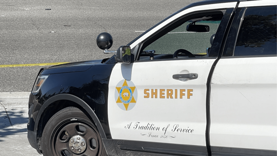 Person stabbed to death near busy intersection in Los Angeles County<br>