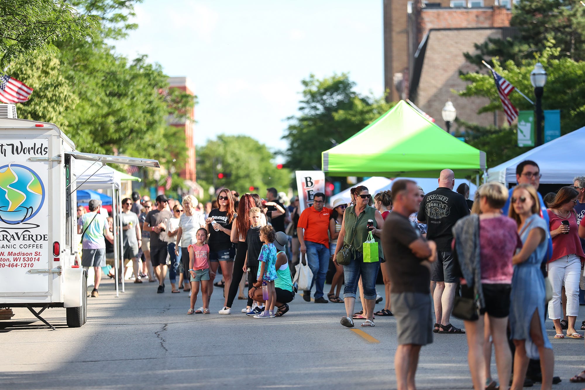 Downtown Fond du Lac Night Market - BB1oWOuR.img