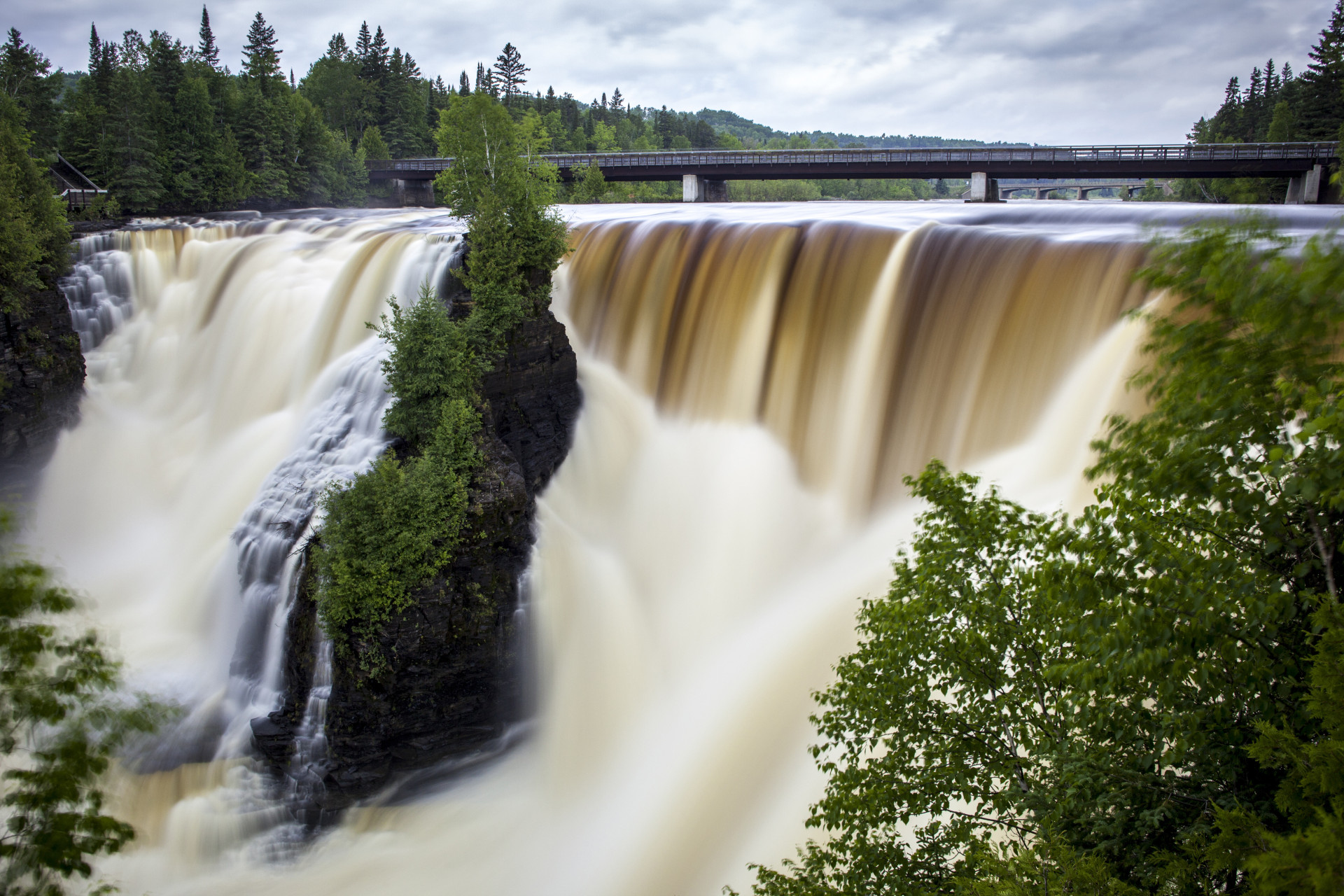 Take in the massive Kakabeka Falls, then treat yourself to fine Canadian dining in town at The Silver Birch. <p>You may also like:<a href="https://www.starsinsider.com/n/367241?utm_source=msn.com&utm_medium=display&utm_campaign=referral_description&utm_content=384585v6en-us"> Unmasking the monsters: actors playing cinematic creatures</a></p>