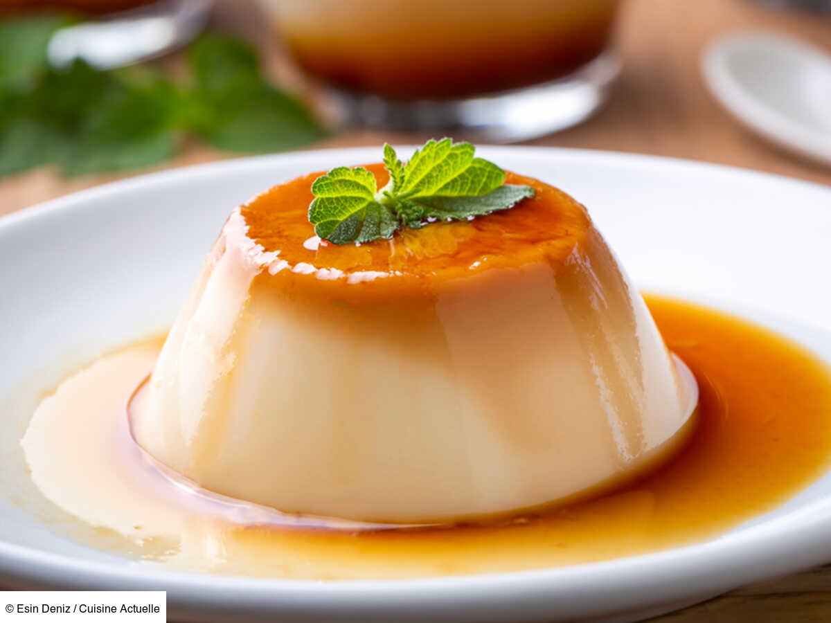 Flan renversé au caramel : la recette super facile de ce dessert qui ...