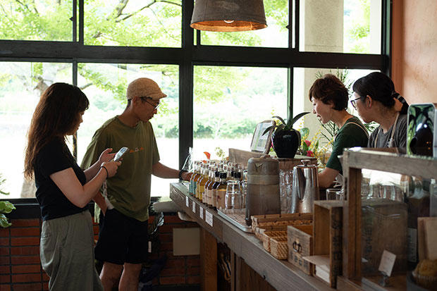 小豆島の人気カフェが移転オープン。廃校をリノベーションして再び人の集まる場所へ