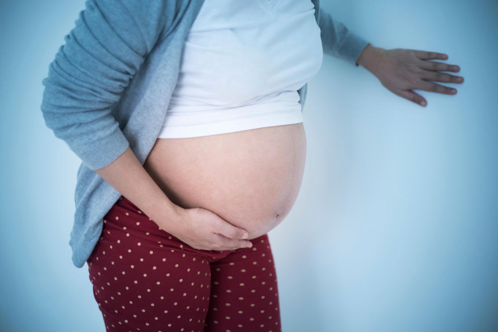孕婦喝過期牛奶，感染李斯特菌，導致胎膜破裂，緊急剖腹產 ，寶寶感染性休克