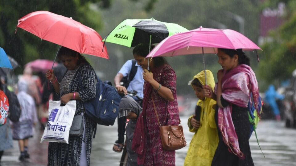 weather today: imd forecasts heavy showers in karnataka, kerala and 4 more states; yellow alert for delhi-ncr