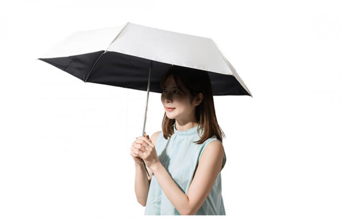 ローソンに“超軽量”タイプの日傘が登場！ 晴雨兼用＆紫外線・赤外線を99．99％以上カット
