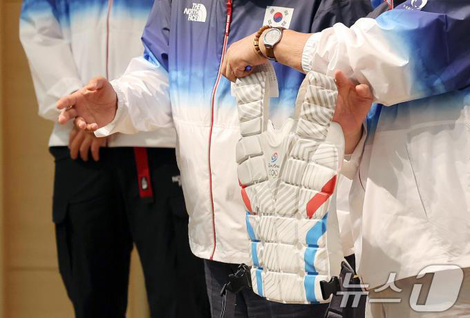 에어컨 없는 파리 올림픽, 한국 선수단 비책은 '쿨링 조끼'