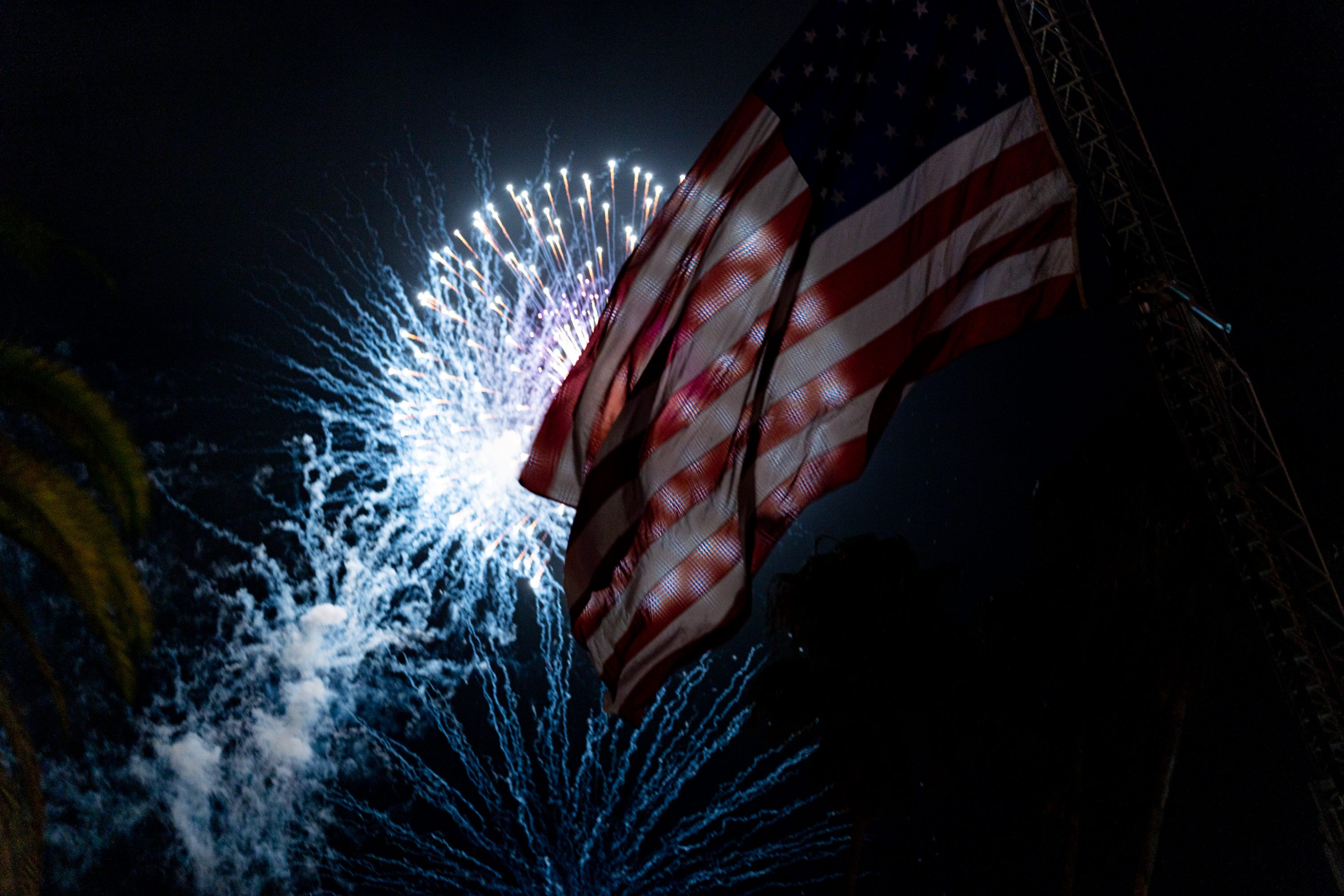 What stores are open in Florida on the Fourth of July? Will mail be