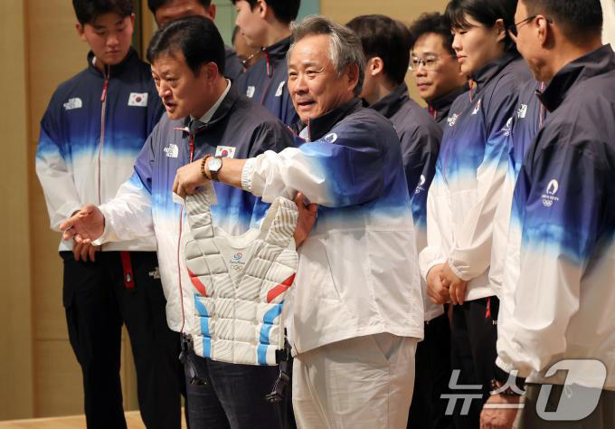 에어컨 없는 파리 올림픽, 한국 선수단 비책은 '쿨링 조끼'