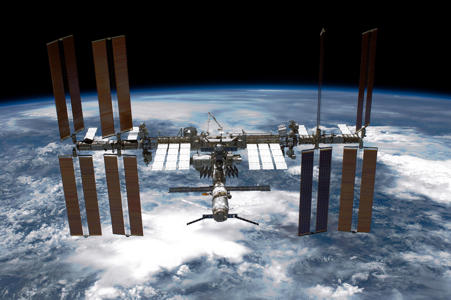 SpaceX Wins $843 Million Contract to Bring Down International Space Station<br><br>