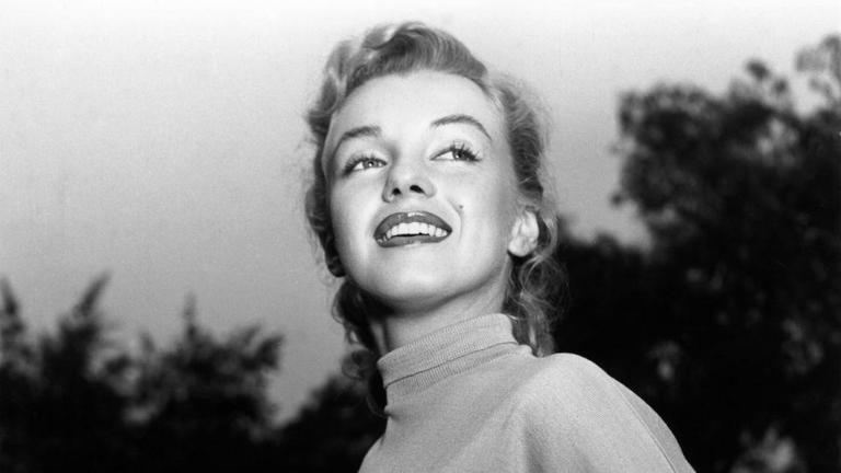 Actress Marilyn Monroe photo session at Hollywood agent Johnny Hyde's backyard (708 w. Palm Drive) on May 17, 1950 in Beverly Hills, California.