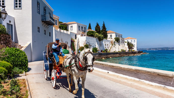 grecka wyspa, gdzie samochody wciąż nie zastąpiły koni. nazwana 