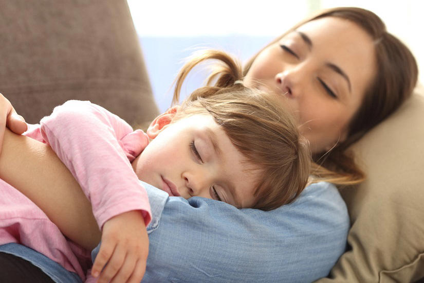 για να βοηθήσεις το παιδί σου να κοιμηθεί, χρειάζεται να ακούσεις και την καρδιά του · όχι μόνο την επιστήμη