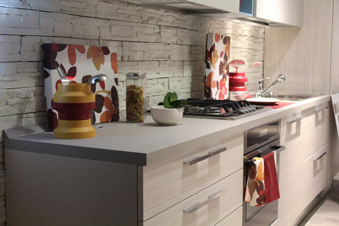 jak minimalizovat hluk z kuchyňských spotřebičů a zlepšit celkovou akustiku kuchyně?