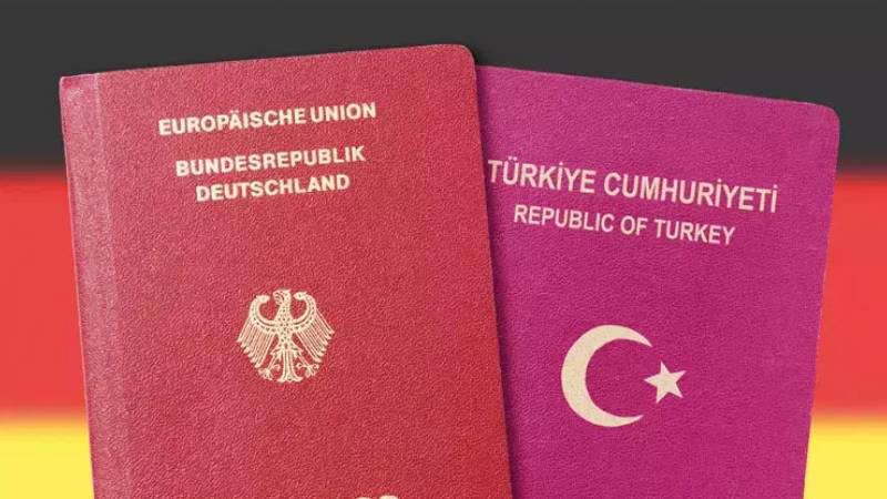 almanya'da türklere de çifte vatandaşlık hakkı tanıyan yasa bugün yürürlüğe giriyor