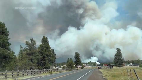 Huge clouds of smoke as wildfire in central Oregon grows rapidly