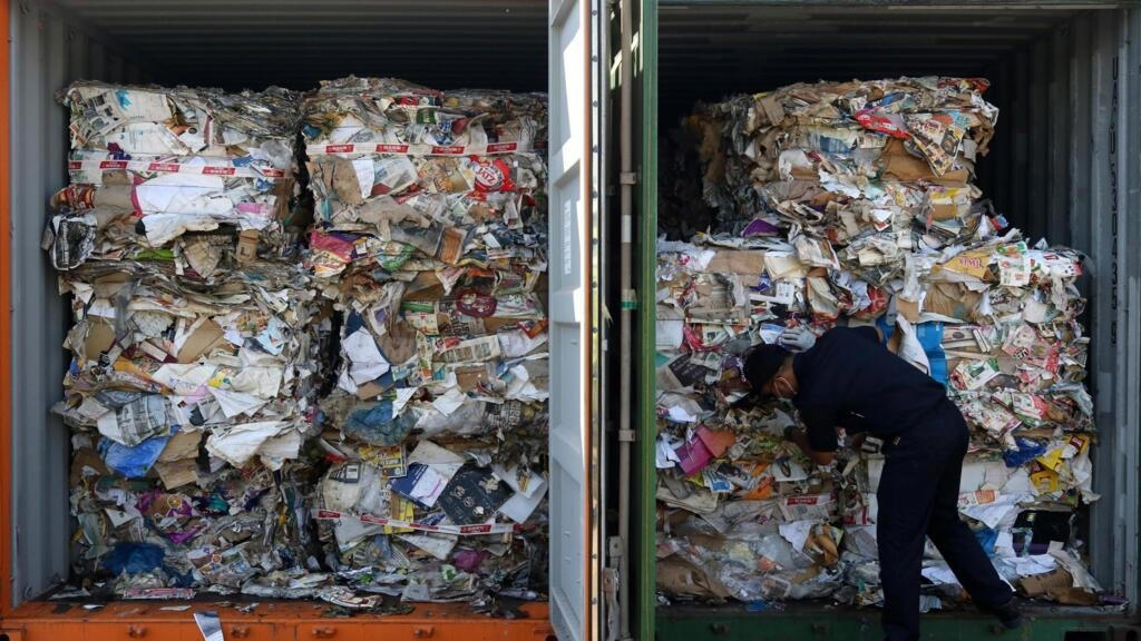 malaisie: saisie d'une centaine de conteneurs de déchets électroniques dangereux