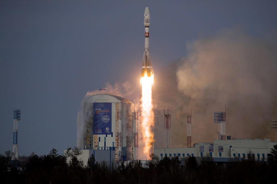 ρωσικός δορυφόρος έσπασε σε 100 συντρίμμια στο διάστημα