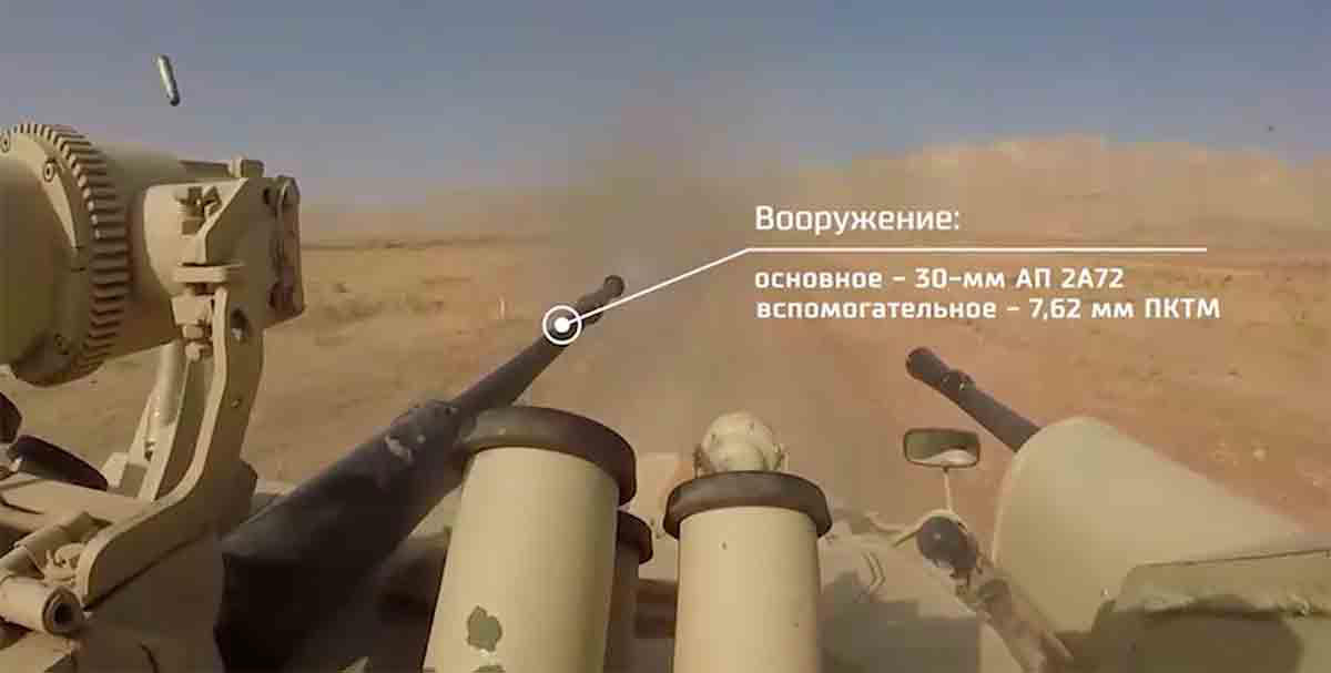 vidéo : la russie présente le nouveau transport de troupes blindé btr-82a