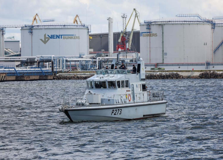 Royal Navy: Experiment of Portsmouth ships being used as autonomous ...