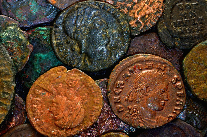 archeologové hlásí nález skutečného bronzového pokladu